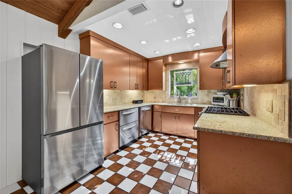 6113 10th Avenue S Gulfport FL 33707