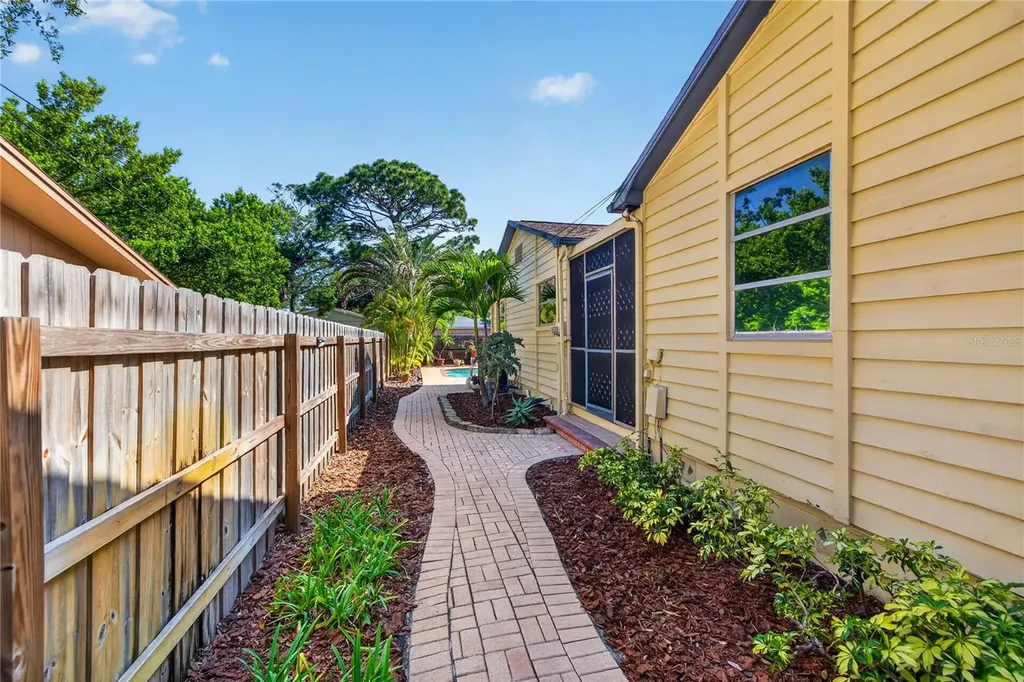 6113 10th Avenue S Gulfport FL 33707