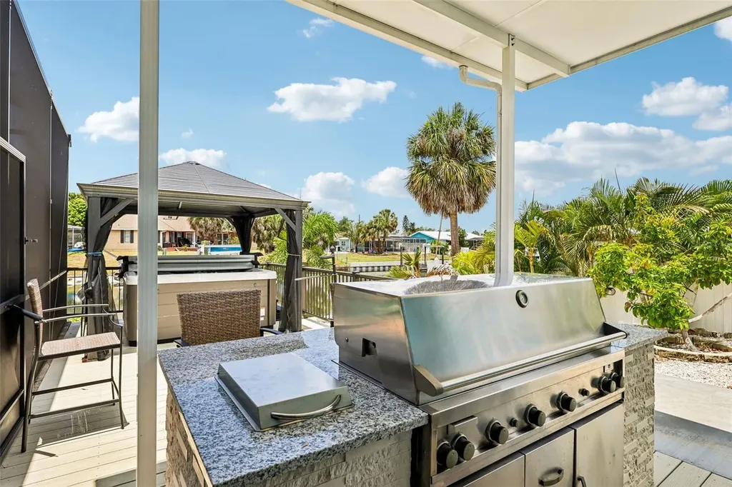 6304 Flamingo Drive Apollo Beach FL 33572