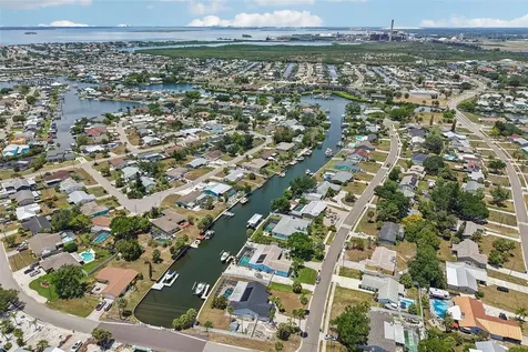 6304 Flamingo Drive Apollo Beach FL 33572