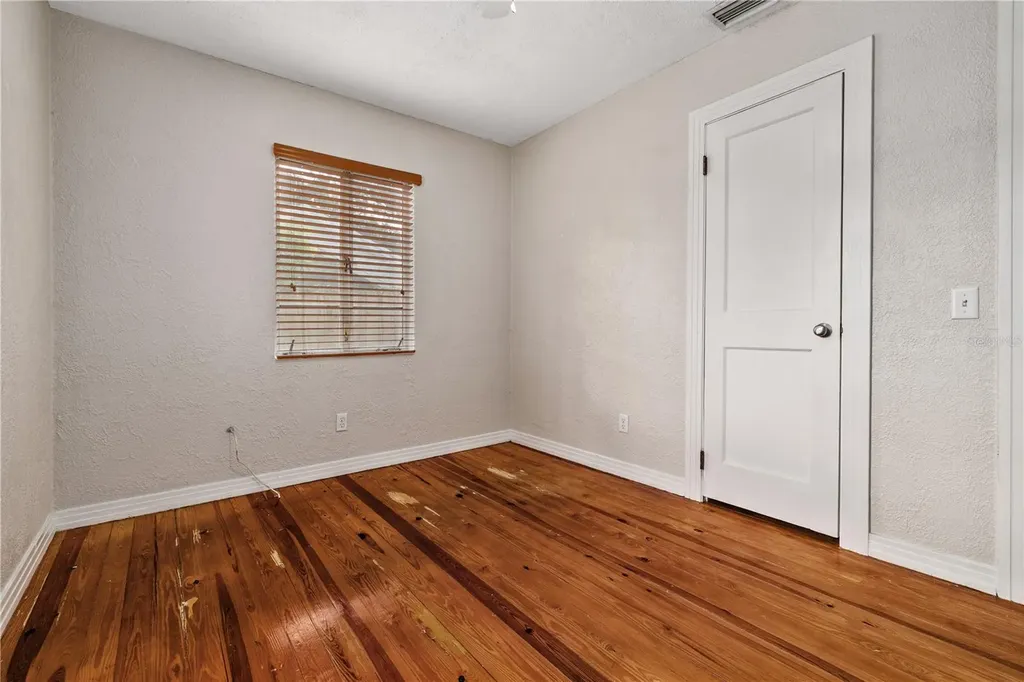 1418 E Powhatan Avenue Tampa FL 33604