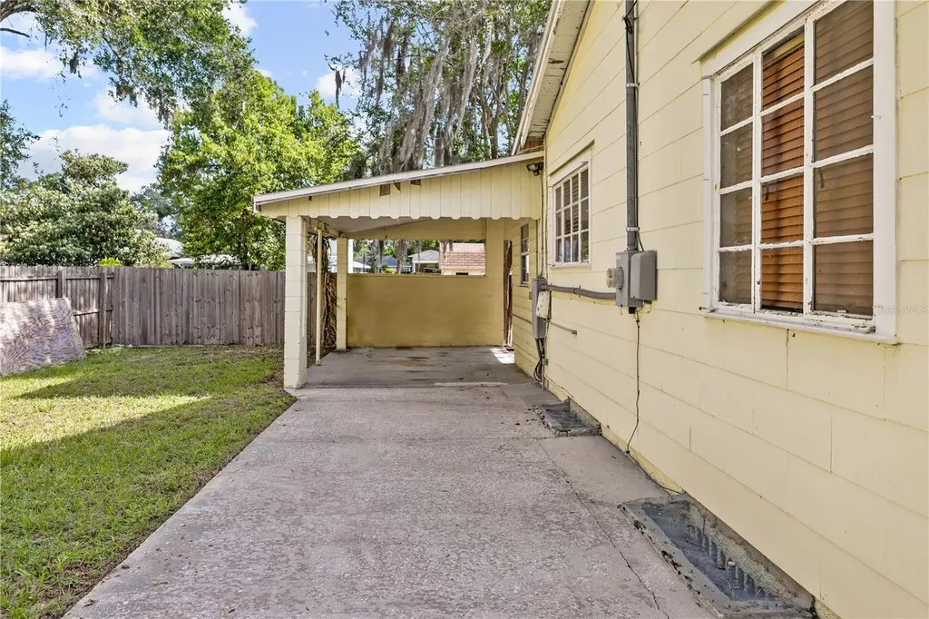 1418 E Powhatan Avenue Tampa FL 33604