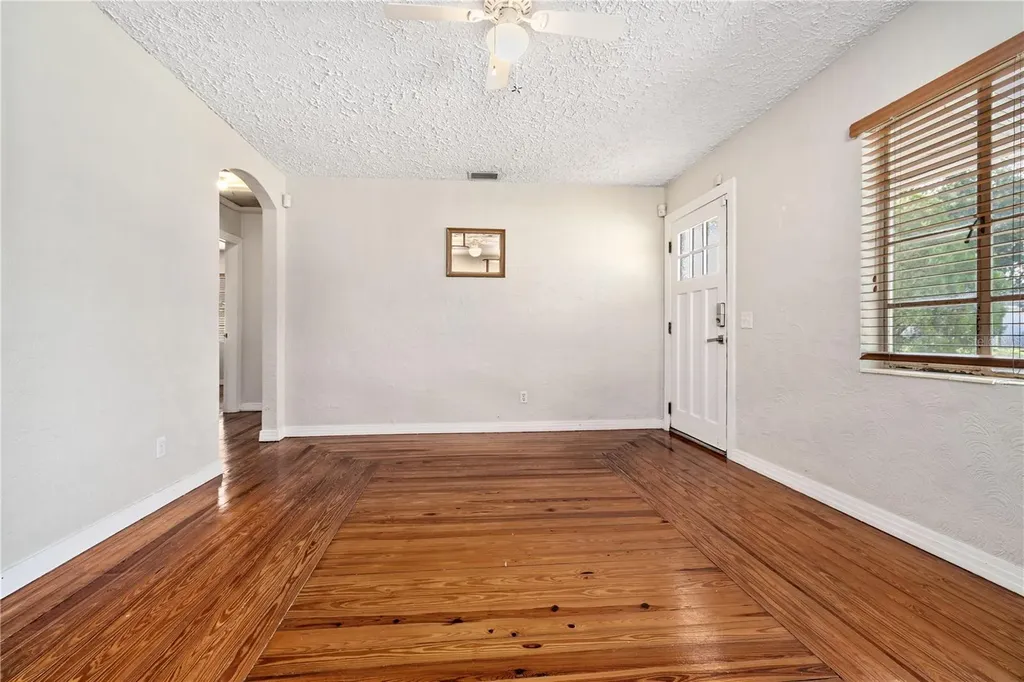 1418 E Powhatan Avenue Tampa FL 33604