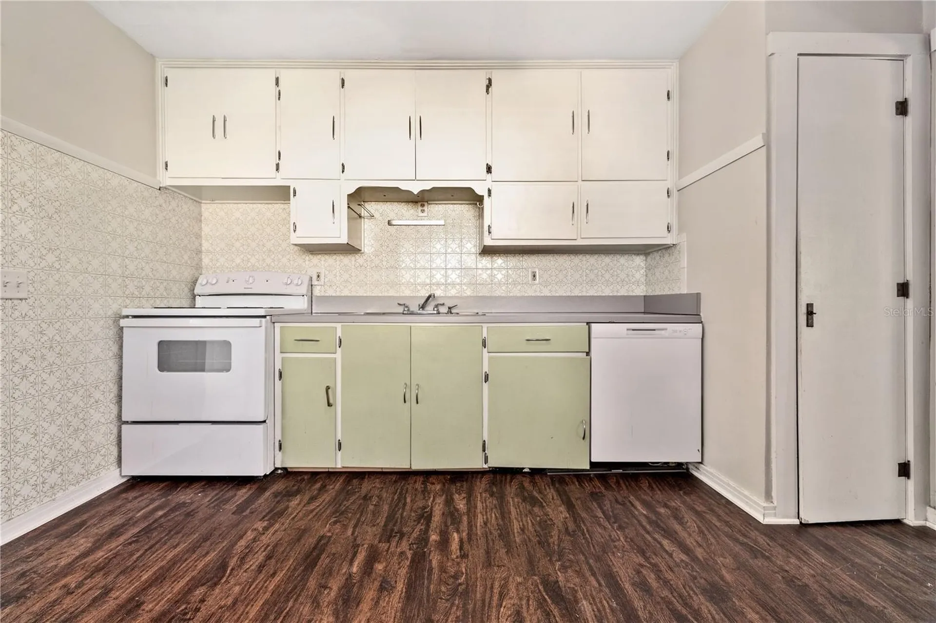 1418 E Powhatan Avenue Tampa FL 33604