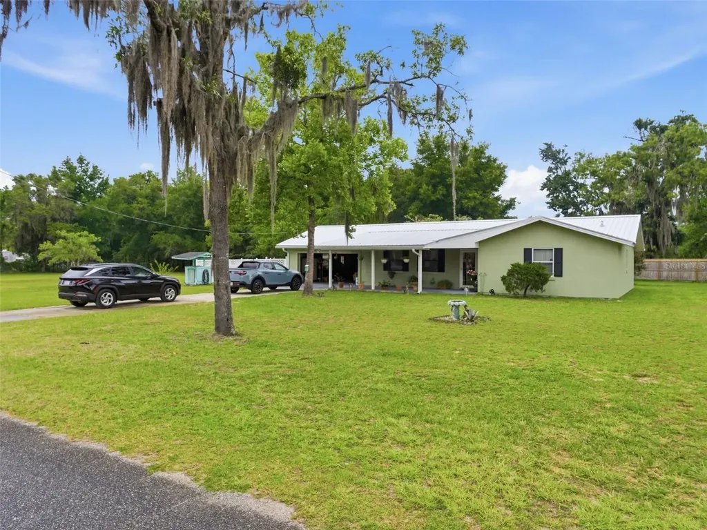 334 7th Way Interlachen FL 32148