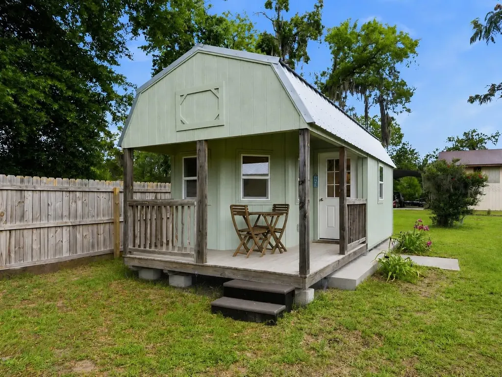 334 7th Way Interlachen FL 32148