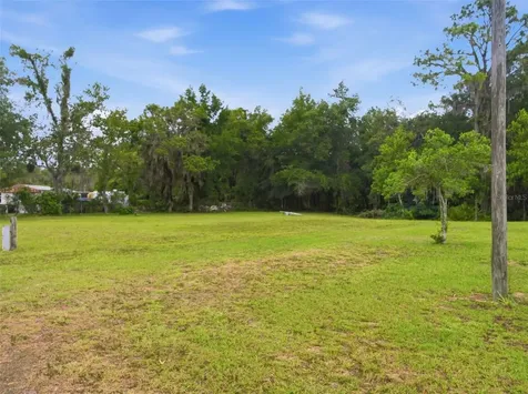 334 7th Way Interlachen FL 32148