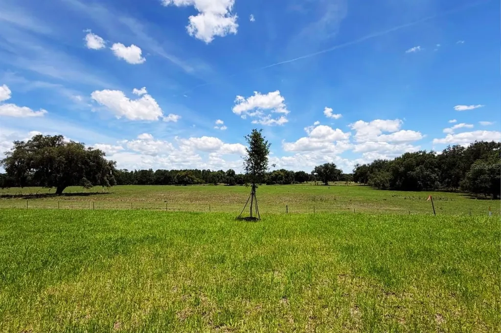 2831 Pioneer Trail Eagle Lake FL 33839