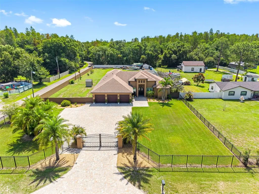 17117 Lakeshore Road Lutz FL 33558