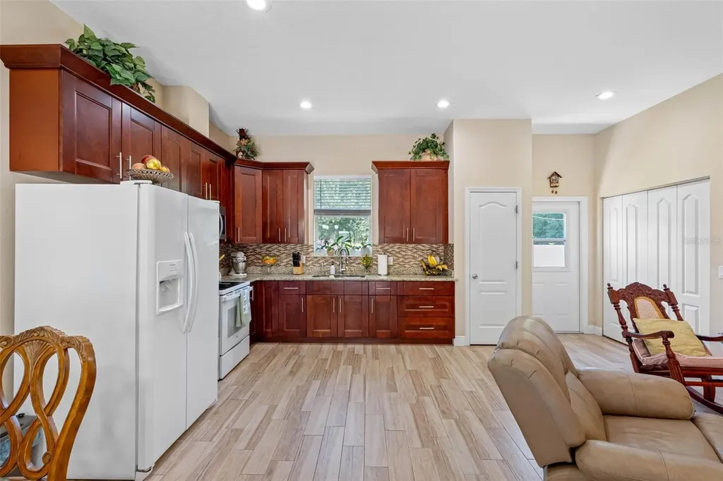 17117 Lakeshore Road Lutz FL 33558