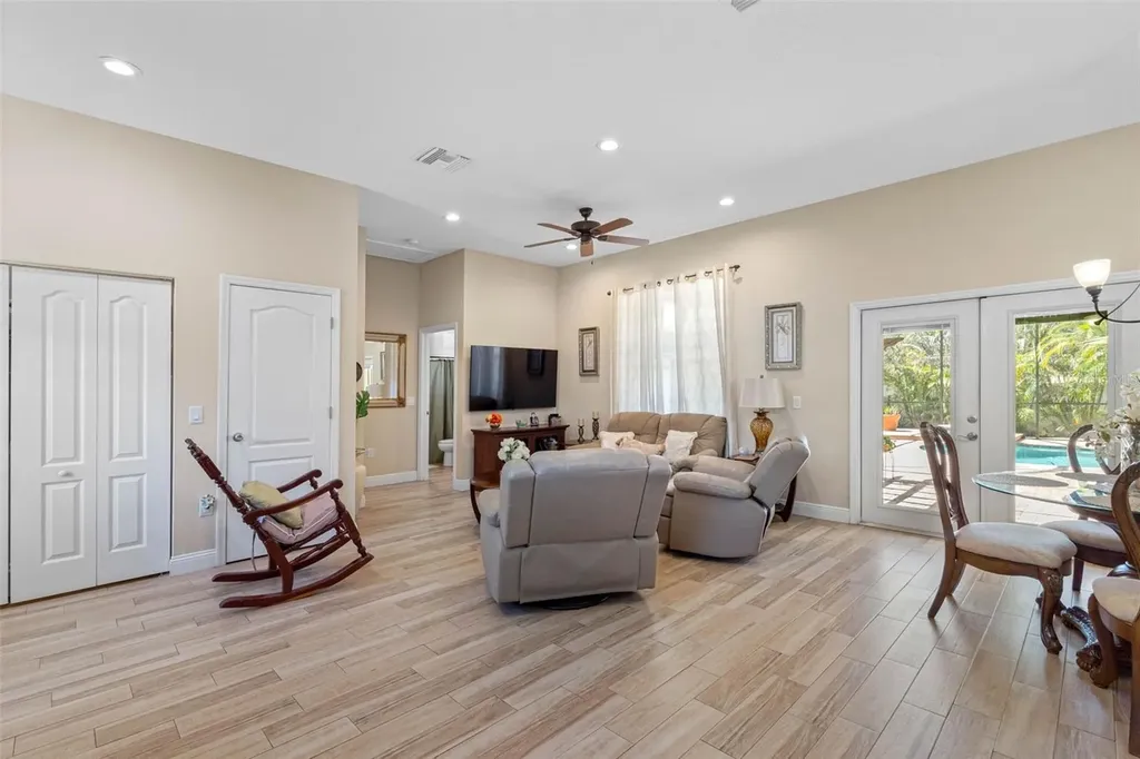17117 Lakeshore Road Lutz FL 33558