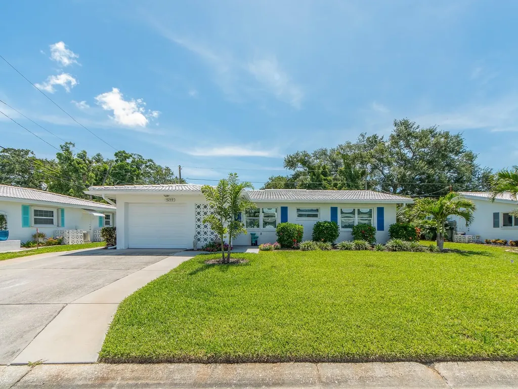 9259 142nd Street Seminole FL 33776