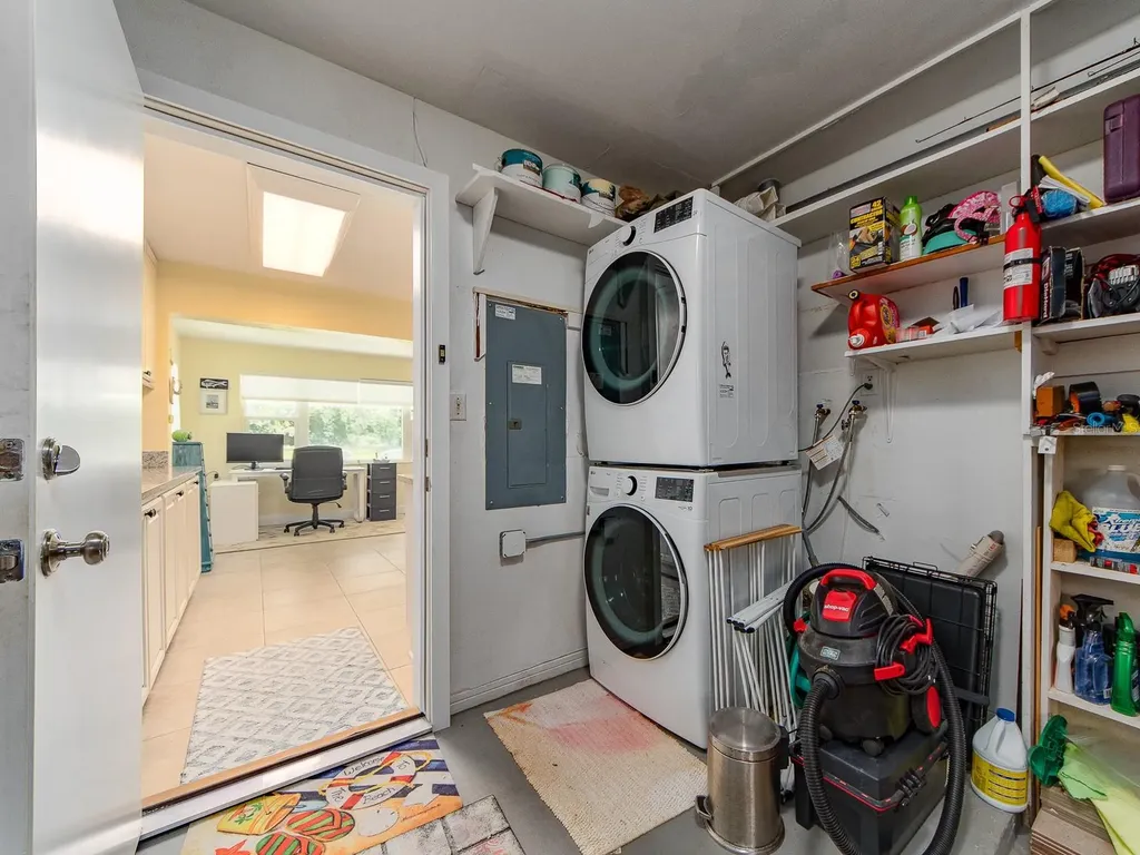 9259 142nd Street Seminole FL 33776