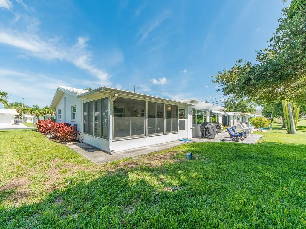 9259 142nd Street Seminole FL 33776