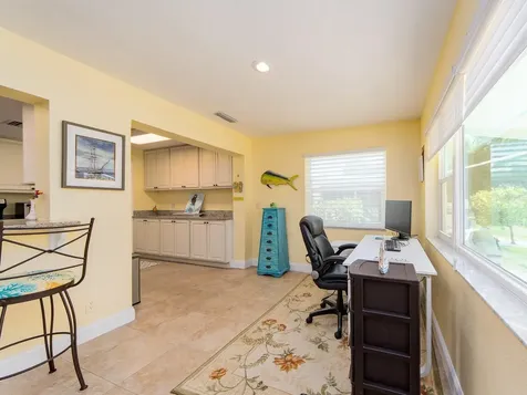 9259 142nd Street Seminole FL 33776