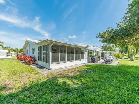 9259 142nd Street Seminole FL 33776