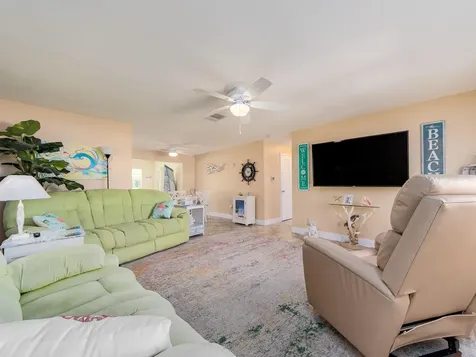 9259 142nd Street Seminole FL 33776