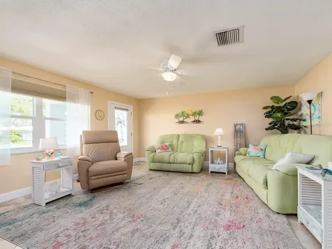 9259 142nd Street Seminole FL 33776