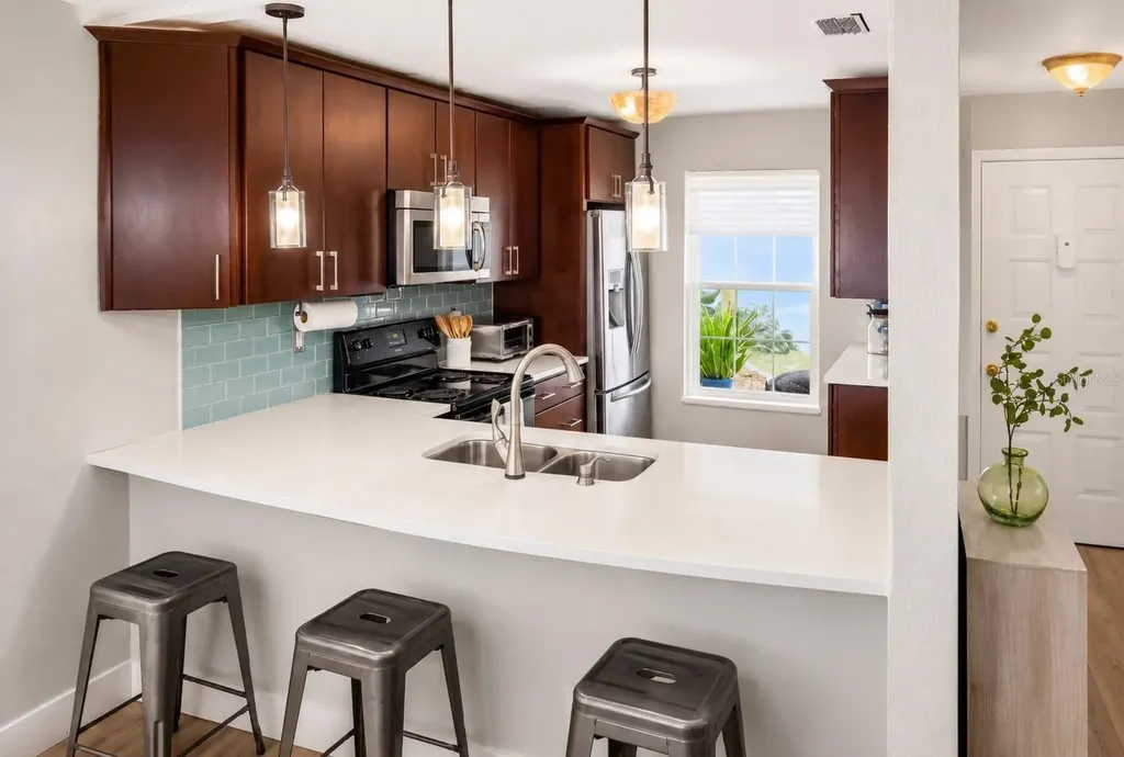 337 Plymouth Street Safety Harbor FL 34695