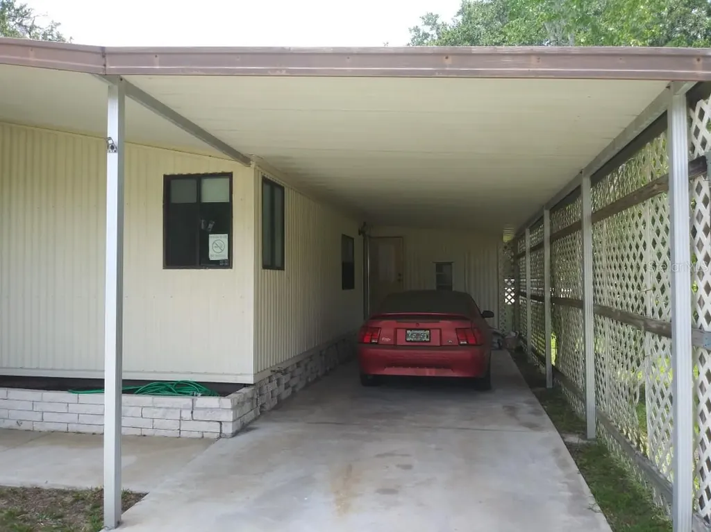 22 Canal Court Lake Panasoffkee FL 33538