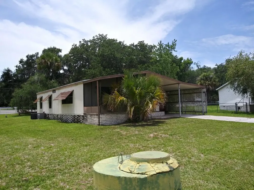 22 Canal Court Lake Panasoffkee FL 33538