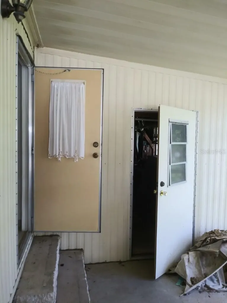 22 Canal Court Lake Panasoffkee FL 33538