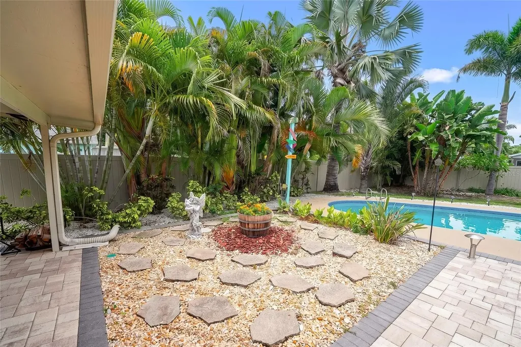 1613 St Catherine Drive E Dunedin FL 34698