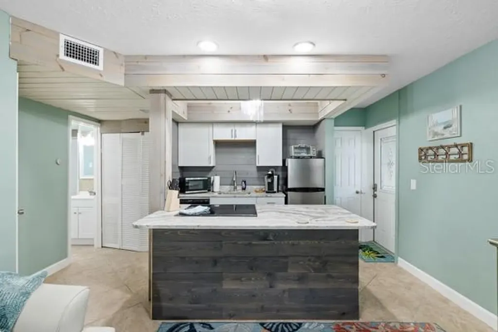 5043 N Beach Road Englewood FL 34223