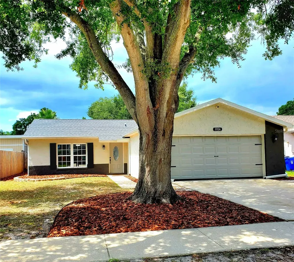 1924 Montego Court Oldsmar FL 34677