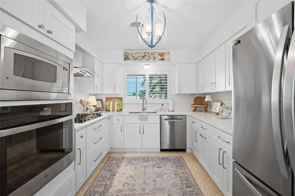 560 79th Street S St Petersburg FL 33707