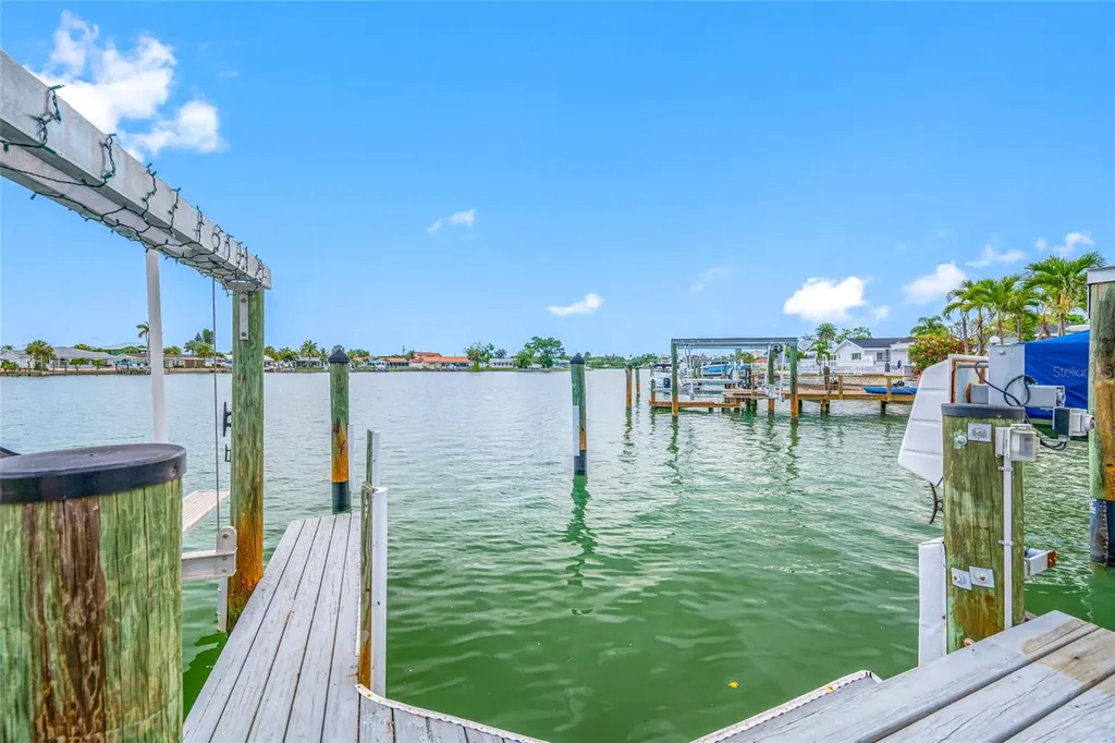 560 79th Street S St Petersburg FL 33707