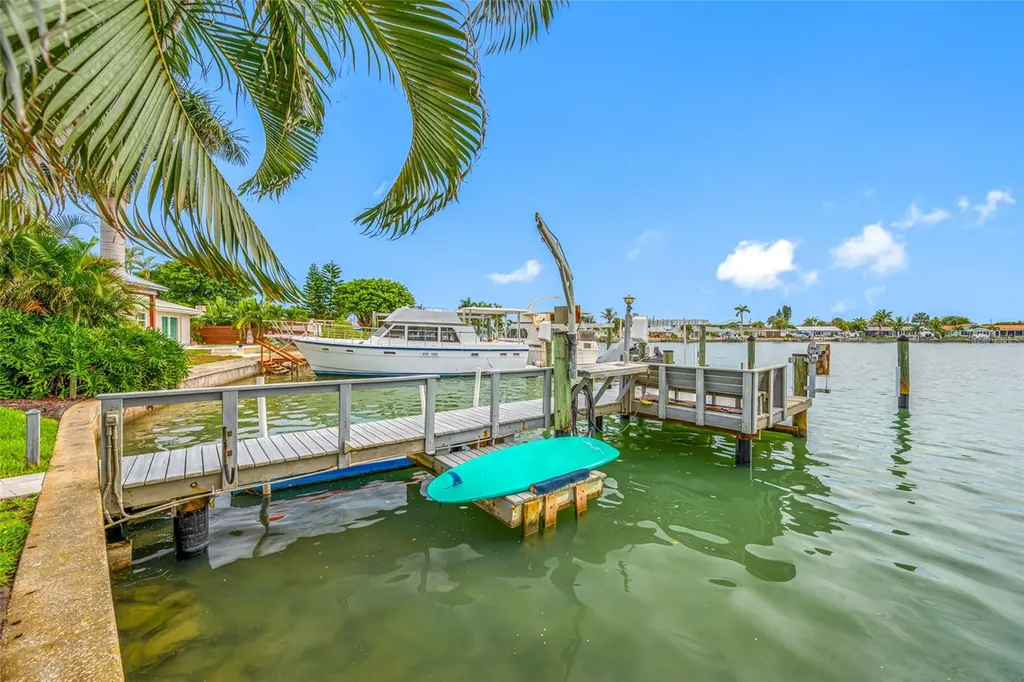560 79th Street S St Petersburg FL 33707