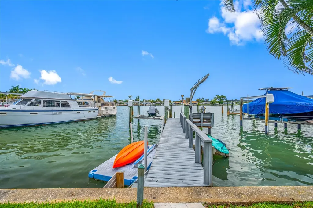 560 79th Street S St Petersburg FL 33707