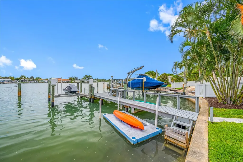 560 79th Street S St Petersburg FL 33707