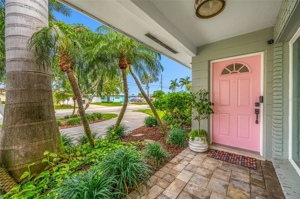 560 79th Street S St Petersburg FL 33707