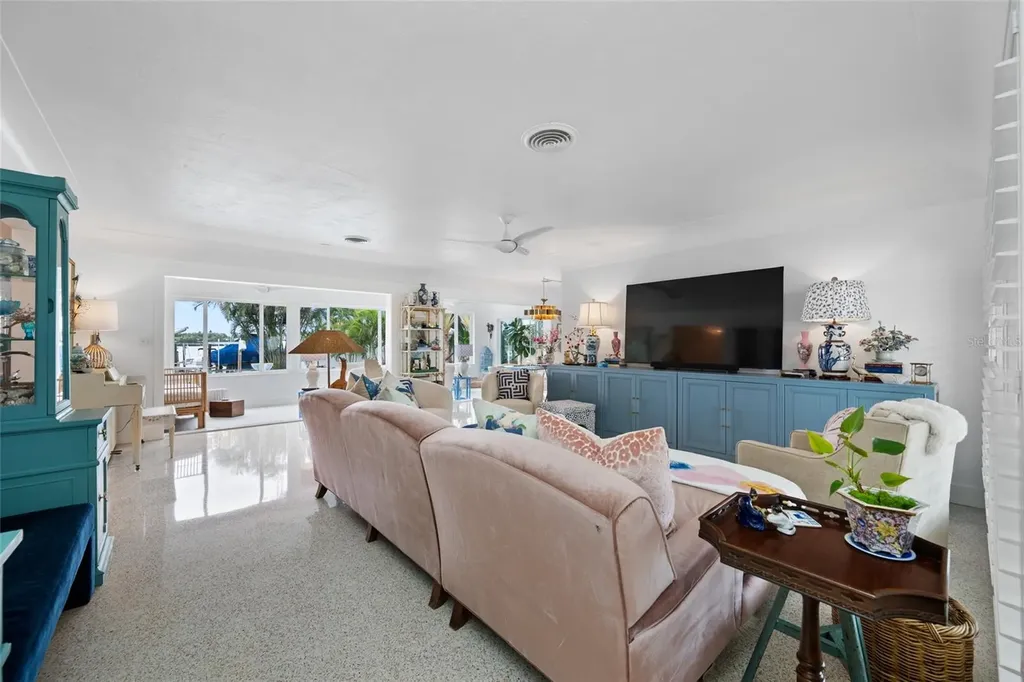 560 79th Street S St Petersburg FL 33707