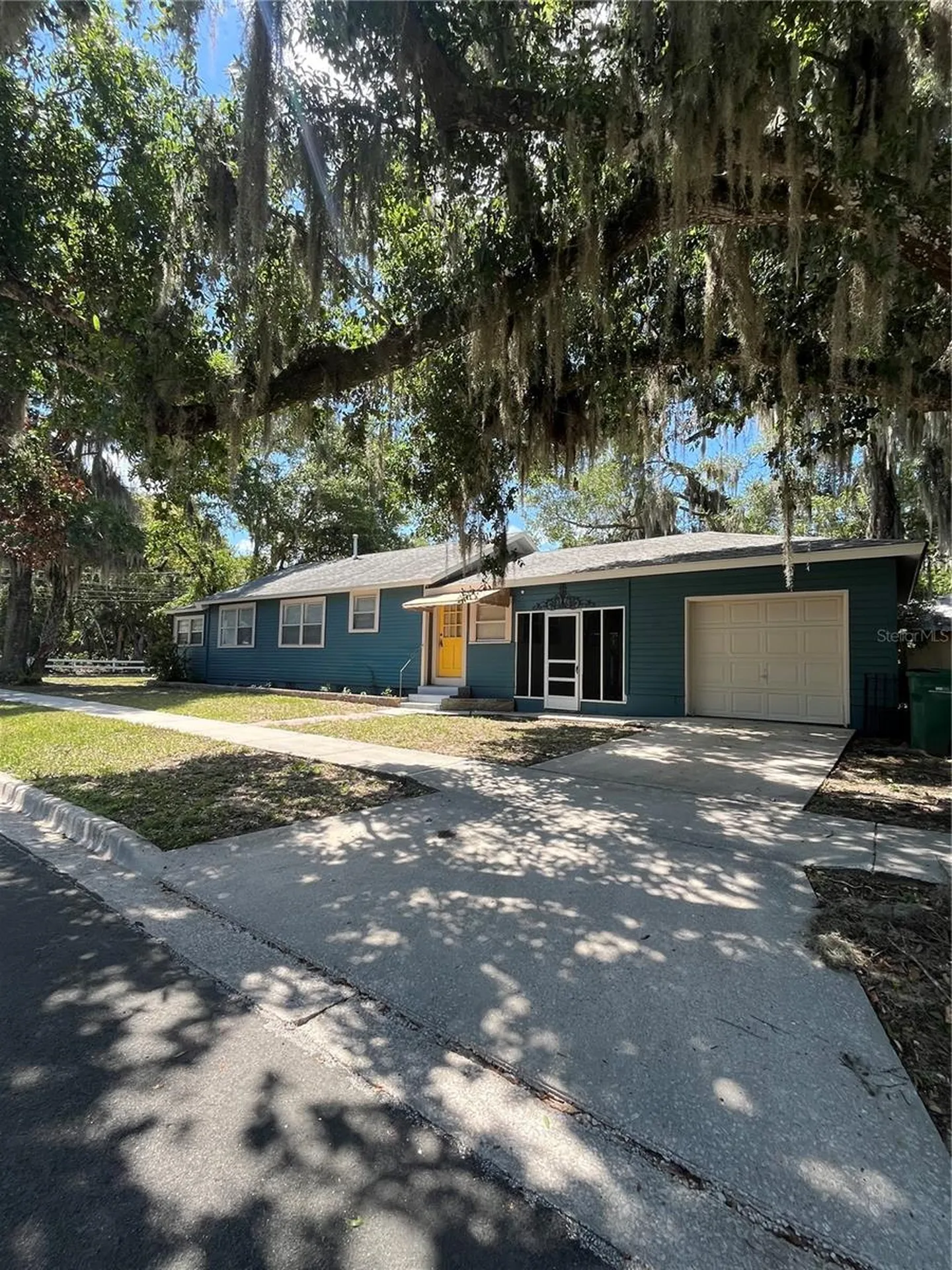 949 N Grandview Street Mount Dora FL 32757