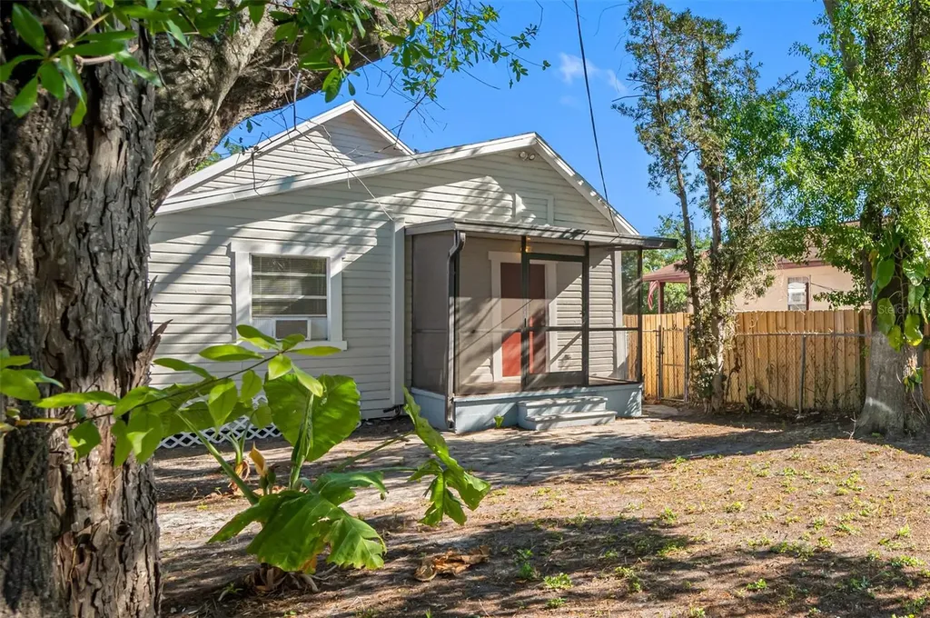 2118 W Palmetto Street Tampa FL 33607