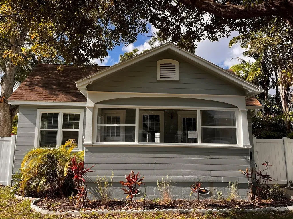 1136 19th Avenue N St Petersburg FL 33704
