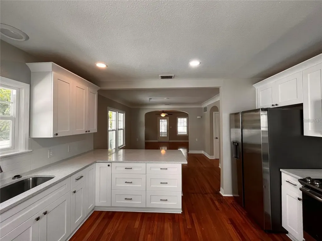 1136 19th Avenue N St Petersburg FL 33704