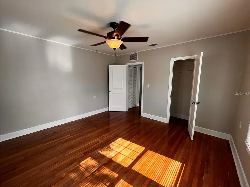 1136 19th Avenue N St Petersburg FL 33704