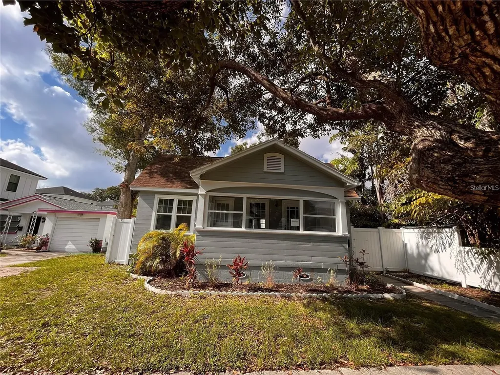 1136 19th Avenue N St Petersburg FL 33704
