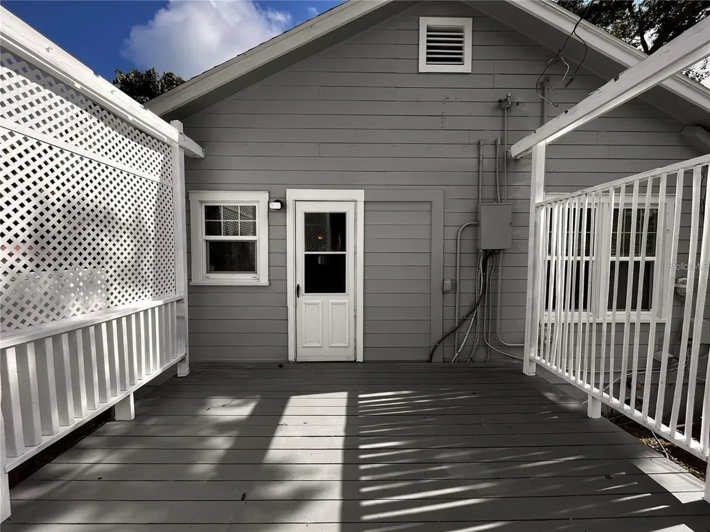 1136 19th Avenue N St Petersburg FL 33704