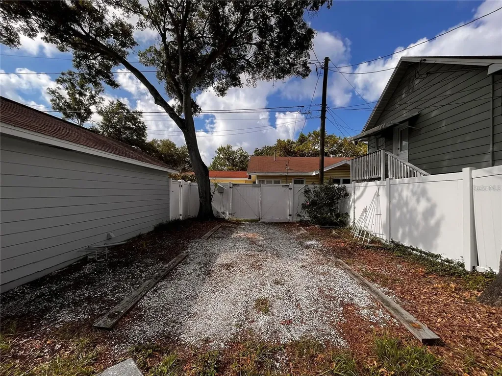 1136 19th Avenue N St Petersburg FL 33704