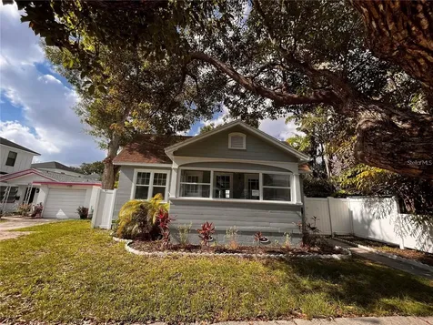 1136 19th Avenue N St Petersburg FL 33704