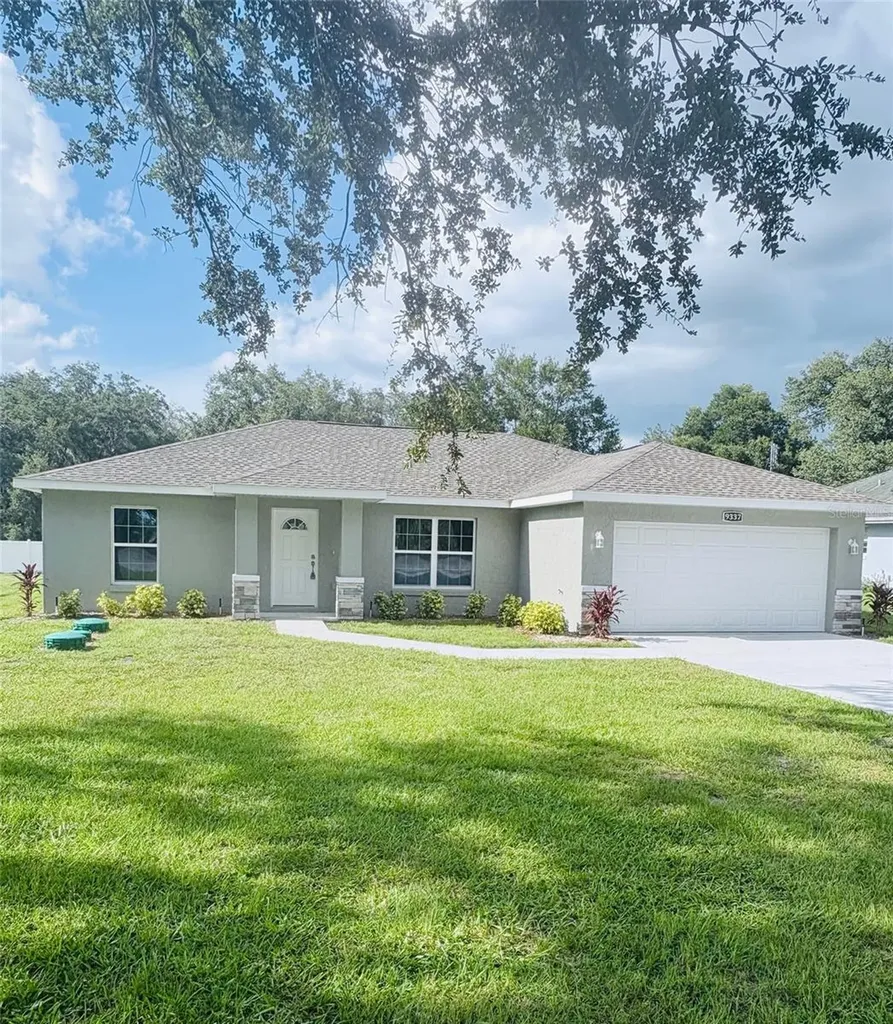 9337 SE Highway 42 Summerfield FL 34491