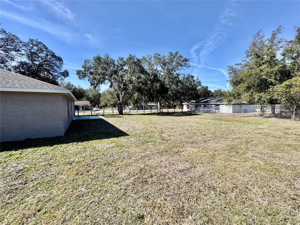 9337 SE Highway 42 Summerfield FL 34491