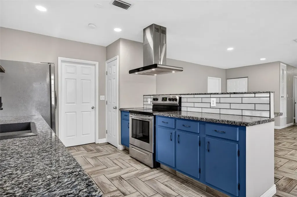 337 Colgan Avenue SE Port Charlotte FL 33952
