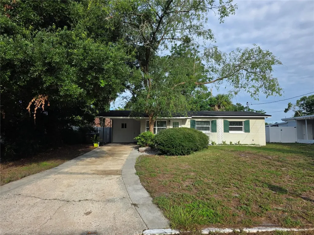 835 Golden Isle Drive Mount Dora FL 32757