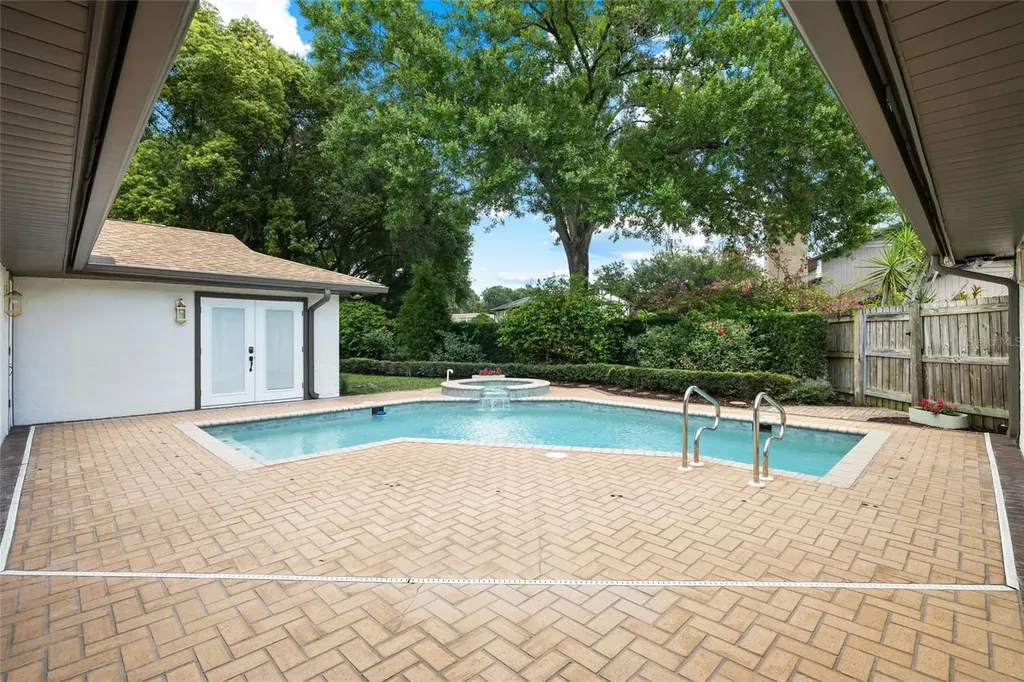 13325 Golf Crest Circle Tampa FL 33618